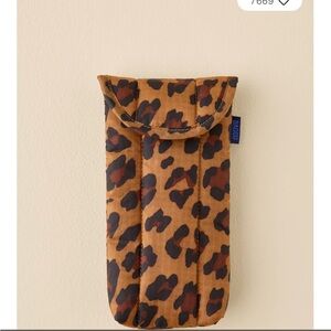 Baggu Leopard Puffy Glasses Sleeve
